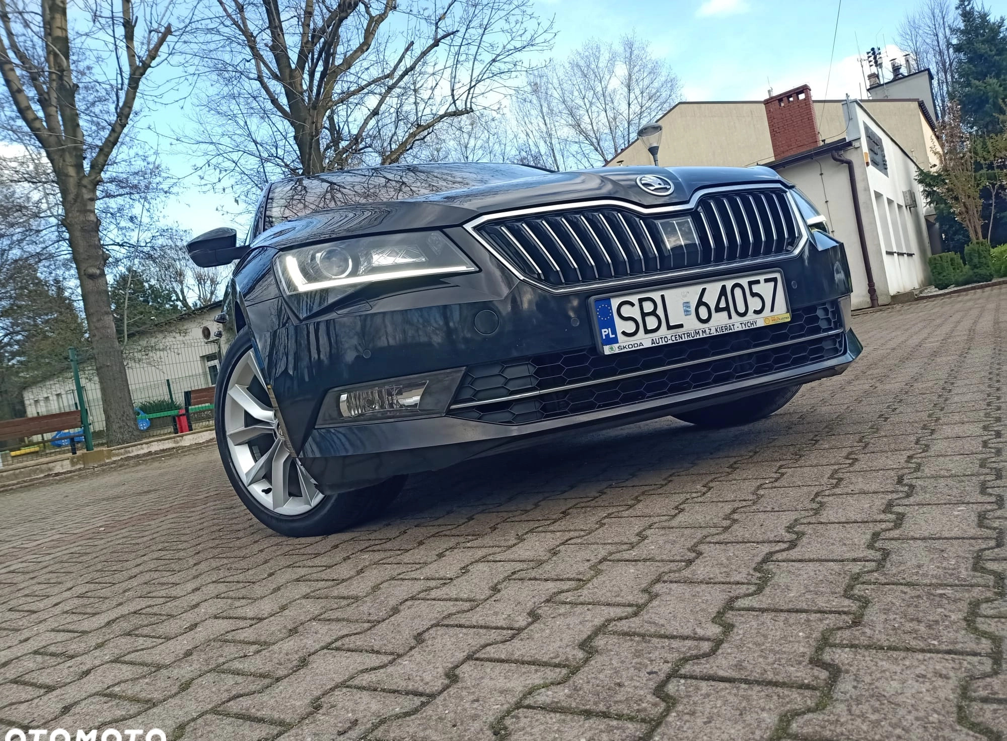 Skoda Superb cena 87900 przebieg: 190000, rok produkcji 2018 z Grybów małe 742